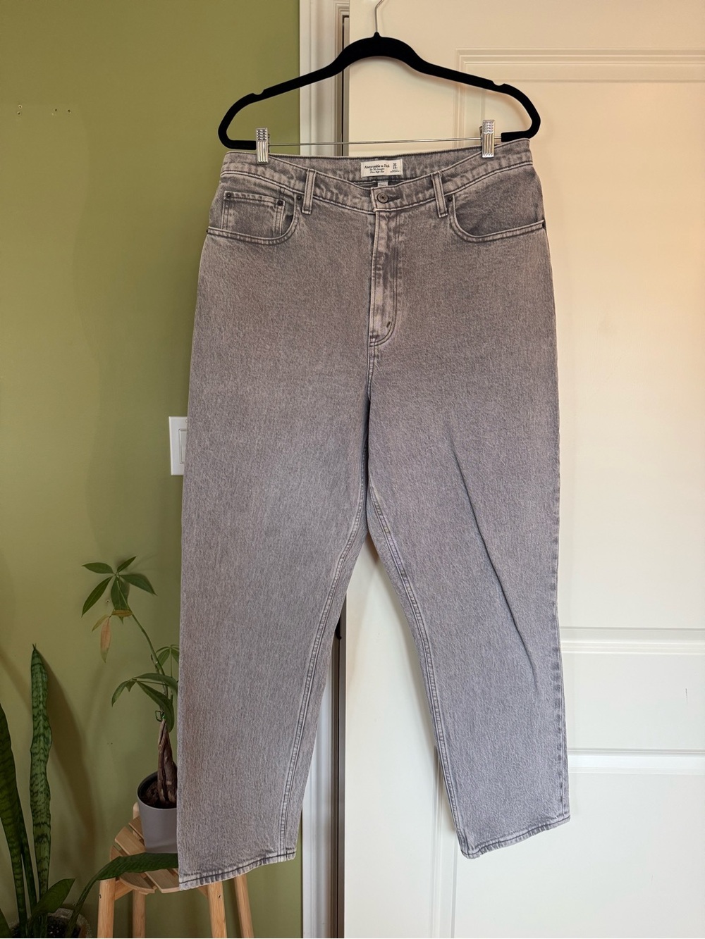 Abercrombie Curve Love 90s Straight Ultra High Rise Jeans 32 14R